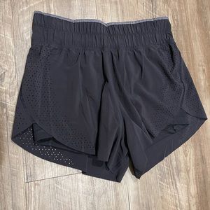 lululemon lined short 2.5”